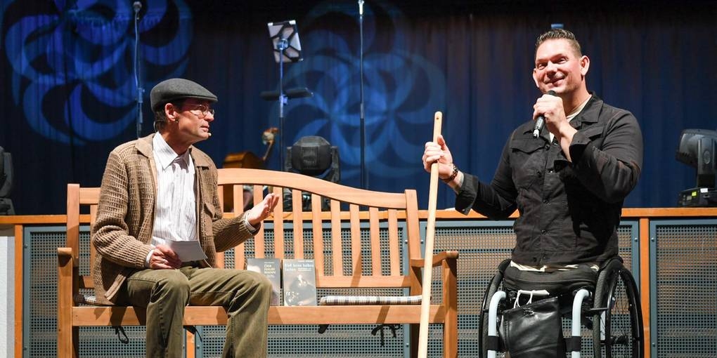 Babbelbank im Volkshaus Büttelborn. Christian Döring interviewt Florian Sitzmann.