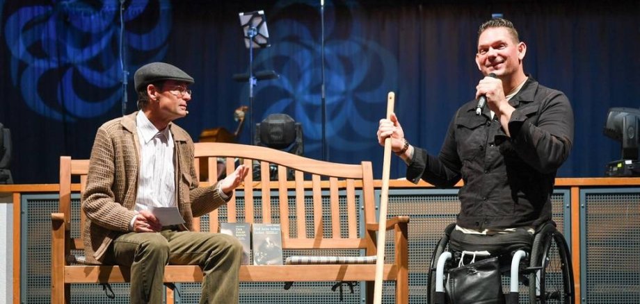 Babbelbank im Volkshaus Büttelborn. Christian Döring interviewt Florian Sitzmann.