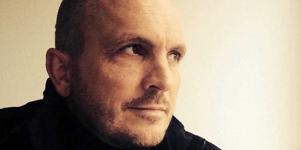 Pressebild von Tim Pröse, ein Mann mittleren Alters.